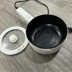 White Electric Cooking Pot with Lid